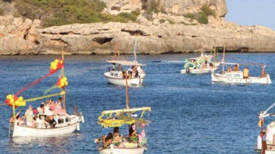 La processó en honor a la Verge del Carme, en Cala Figuera.