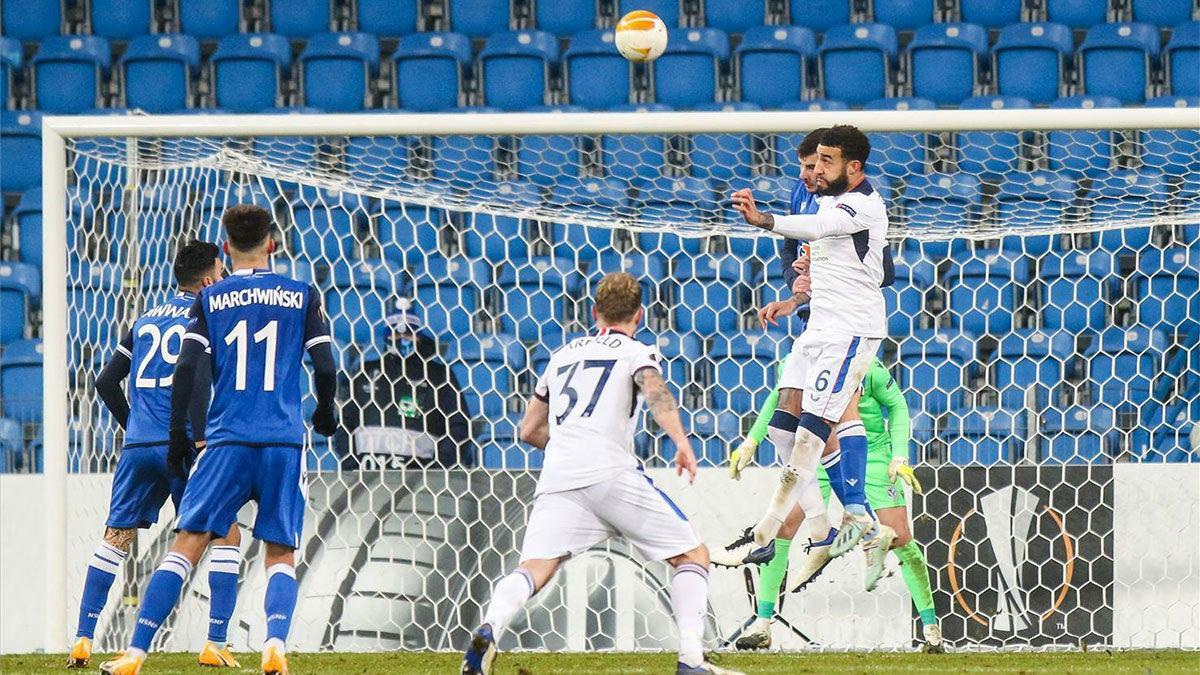 El gol de cabeza de Ianis Hagi al Lech Poznán