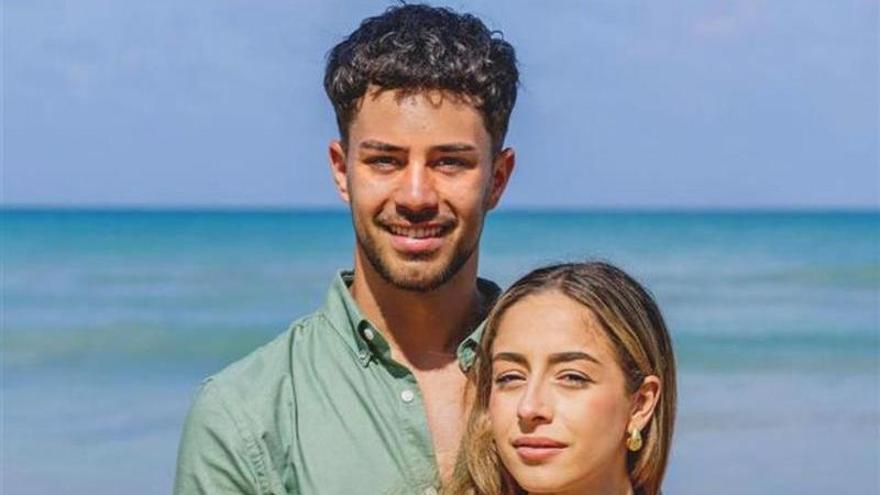 Las imágenes más románticas de Álex Palau y Ainhoa, la pareja de Ibiza que va a la Isla de las tentaciones