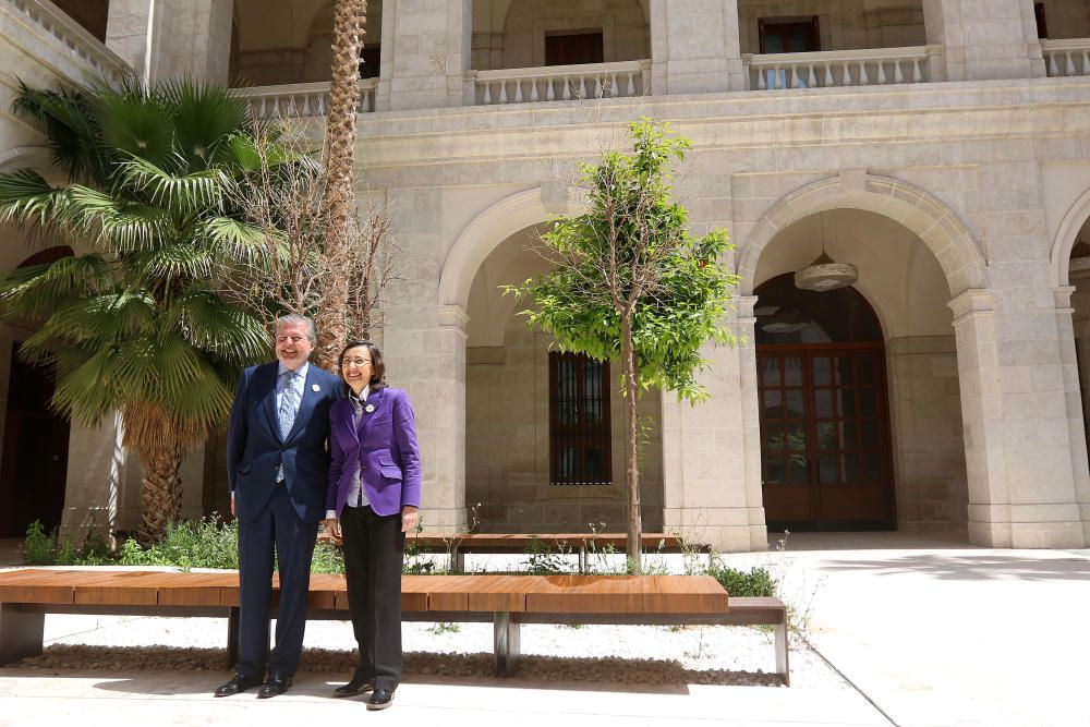 Íñigo Méndez de Vigo y Rosa Aguilar firman el acuerdo de cesión del Museo de Bellas Artes y Arqueológico de Málaga, que abrirá durante este 2016