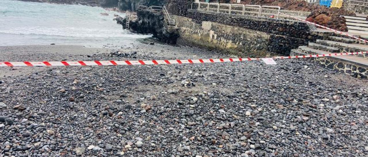 La playa de San telmo, ayer, de nuevo cerrada al baño por «alteraciones de los parámetros biológicos».