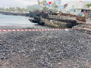 La playa de San Telmo se cierra  al baño por sexta vez en tres años