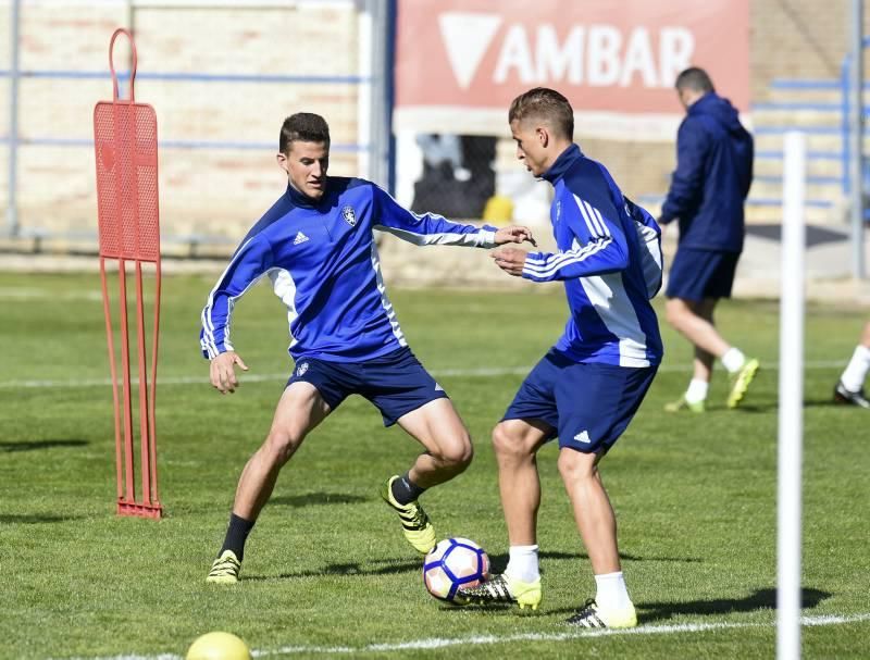 Entrenamiento a puerta abierta del Real Zaragoza en La Romareda