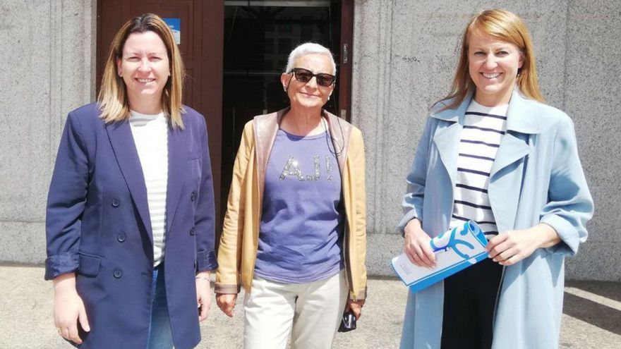 Sobre estas líneas, Marta Valcárcel, Pilar González y Loli Castiñeira. | // D.P.