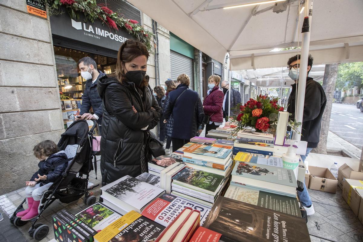 El Sant Jordi extrallarg obligat per la pandèmia fa pinta de gran invent