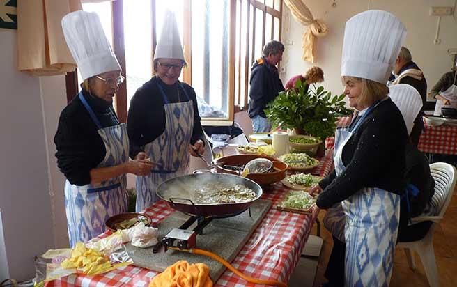 Ses Nines cocinan el mejor frito pascual