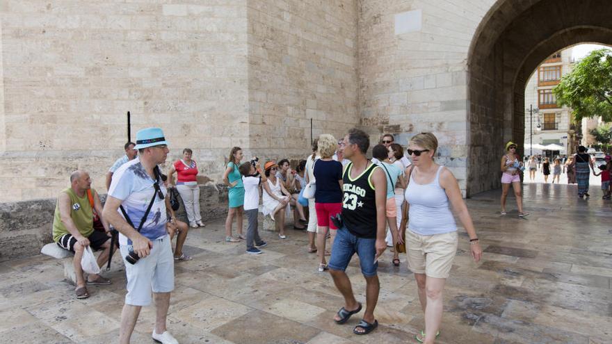 Un grupo de turistas en Valencia.