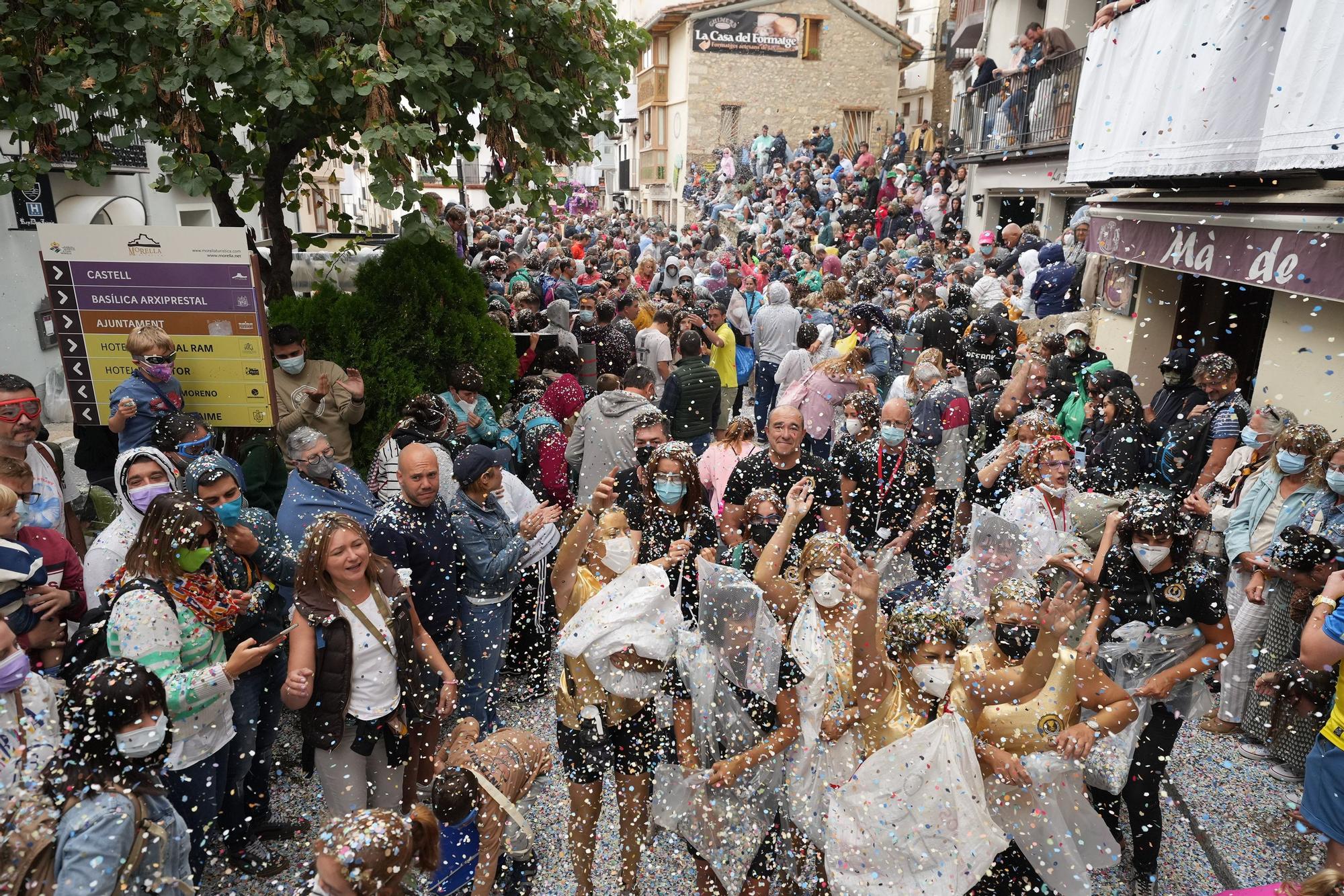 Búscate en el desfile de carrozas y disfraces de l'Anunci de Morella