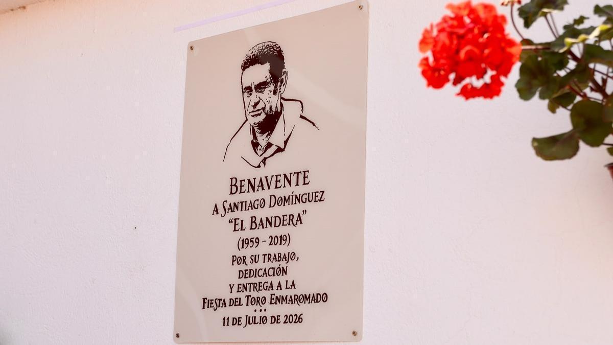 VIDEO | Homenaje a Santiago Domínguez en la plaza de toros de Benavente.