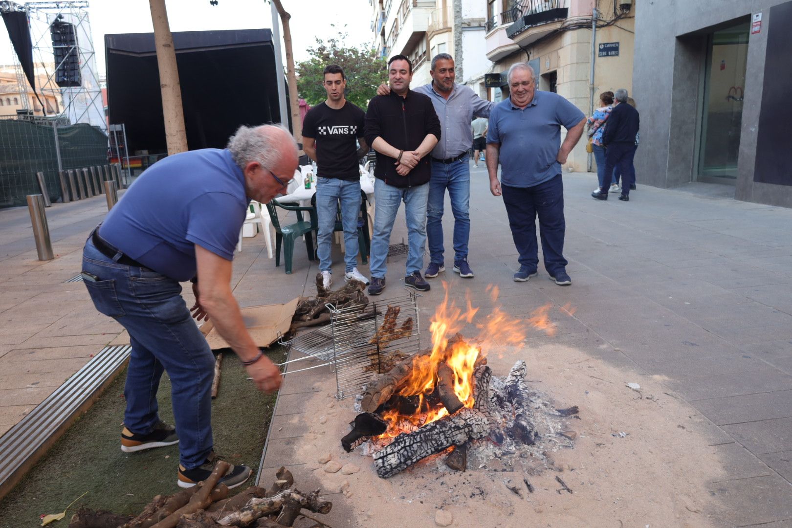 FOTOGALERÍA I Las imágenes de la Nit de la Xulla y del encuentro de elaboración de allioli de las fiestas de Vila-real
