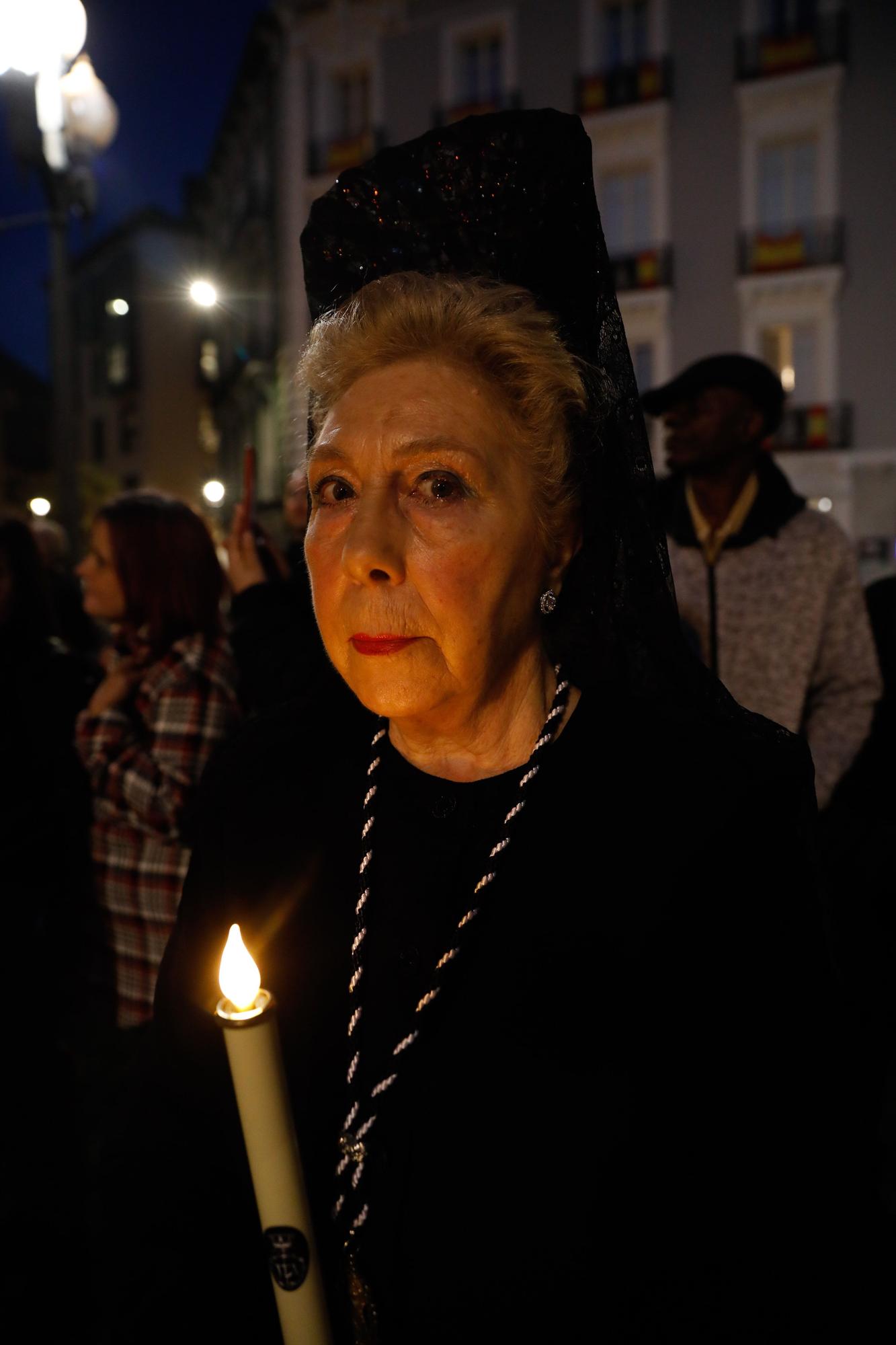 EN IMÁGENES: La procesión nocturna de la Soledad en Avilés