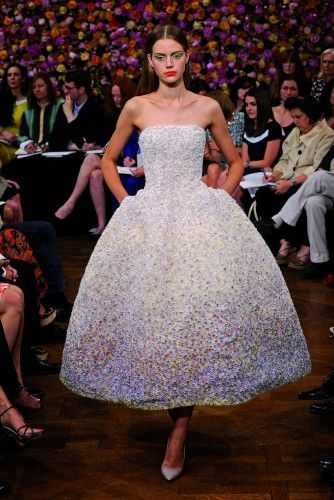 Así se hace un vestido de alta costura de Dior
