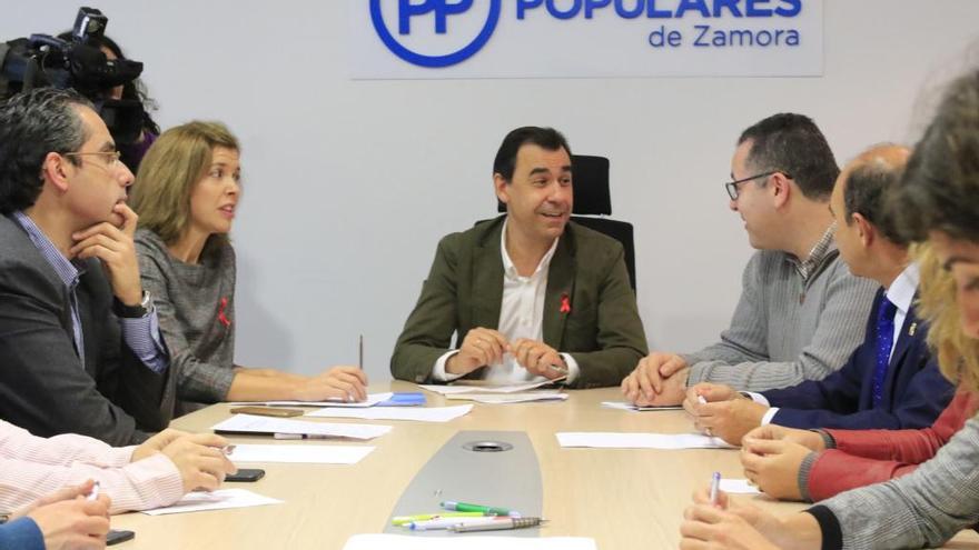 Maíllo, reunido con el grupo municipal del Partido Popular.