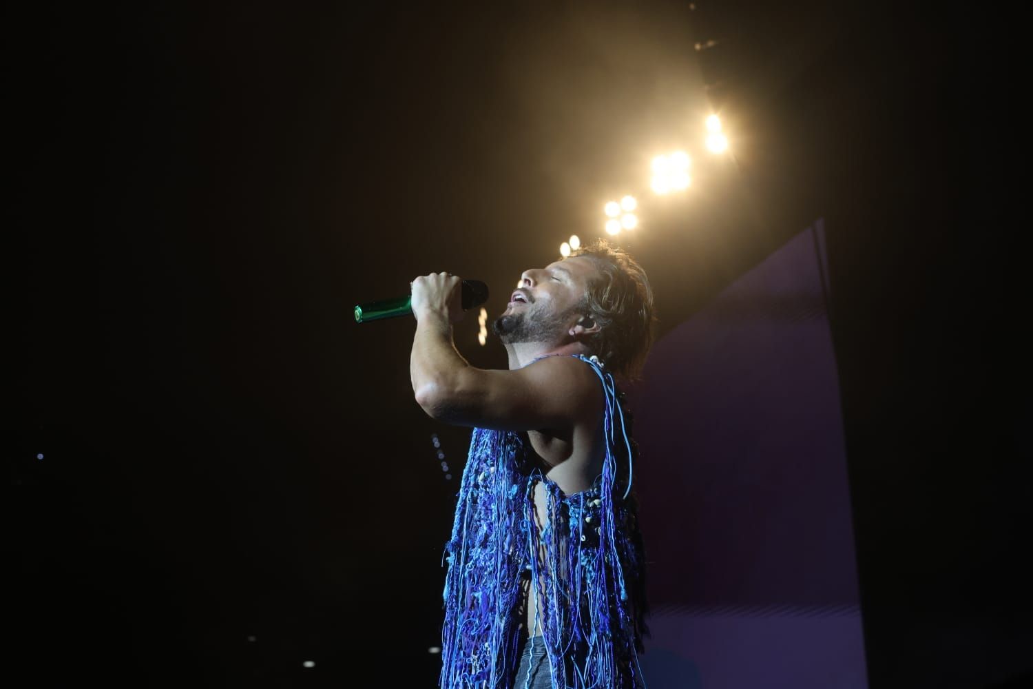 Manuel Carrasco arrebata en su concerto del Roig Arena: todas las imágenes