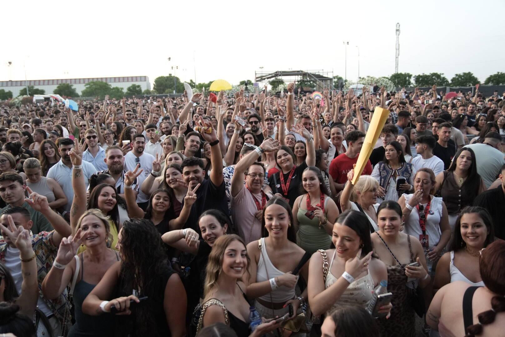 Maka 'cura cicatrices' a 3.000 personas en el recinto ferial de Badajoz