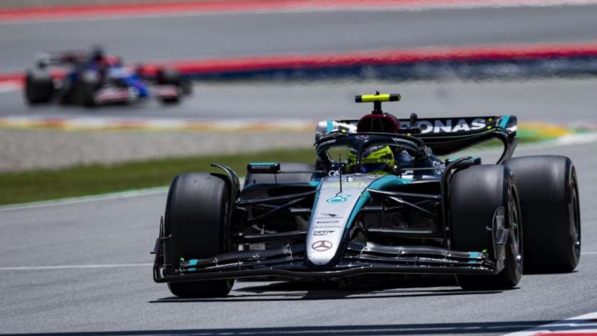 Lewis Hamilton , al volante del Mercedes en el Circuit de  Barcelona