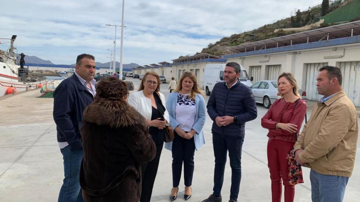 El consejero Luengo visitó la Cofradía de Pescadores de Mazarrón, que ya tienes sus placas  | CARM