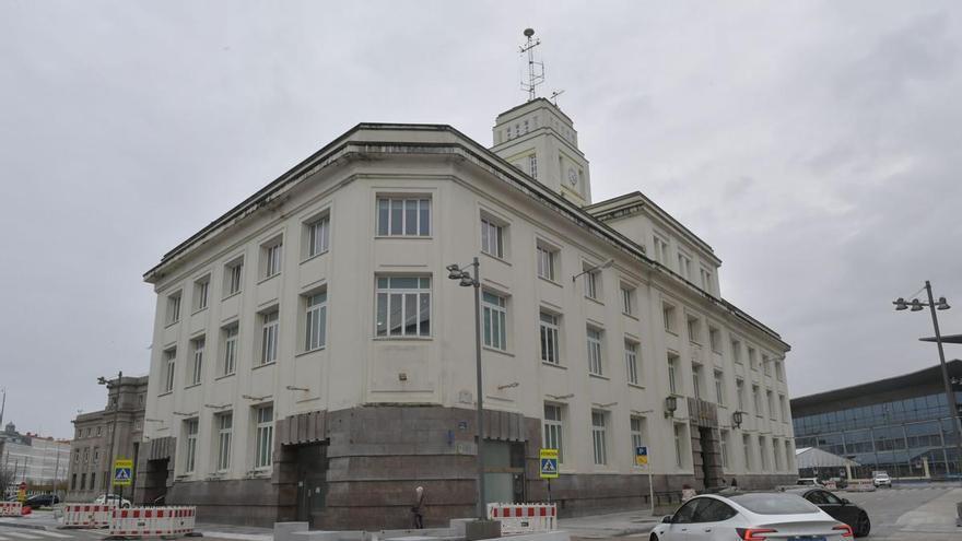 Traslado de RTVE en A Coruña: una sola antena en la cubierta del edificio de Correos