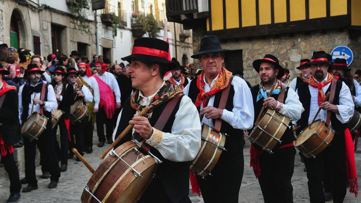 La música tradicional del tamboril y la flauta es protagonista.