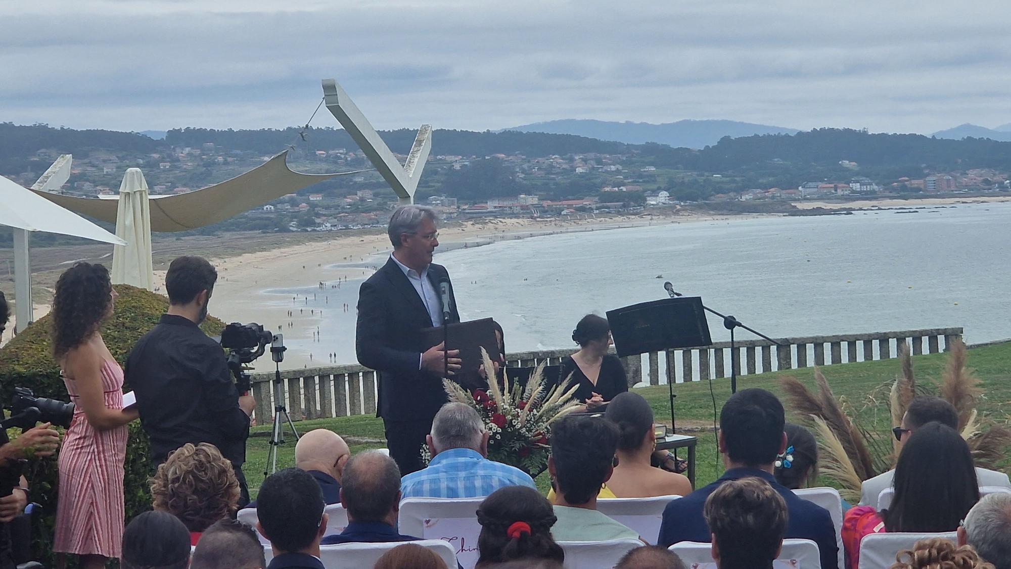 La boda de Serafín y Zaira en la finca La Atlántida, en el Concello de O Grove.