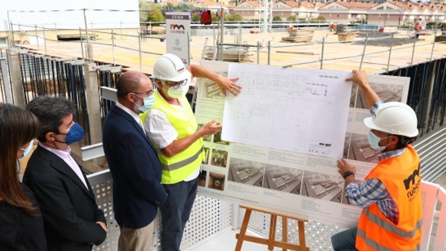 Repollés, Felipe y Lambán en las obras del hospital San Jorge de Huesca.