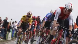 Van der Poel estalla contra la 'chicane' de la París-Roubaix: "¿Es una broma...?"