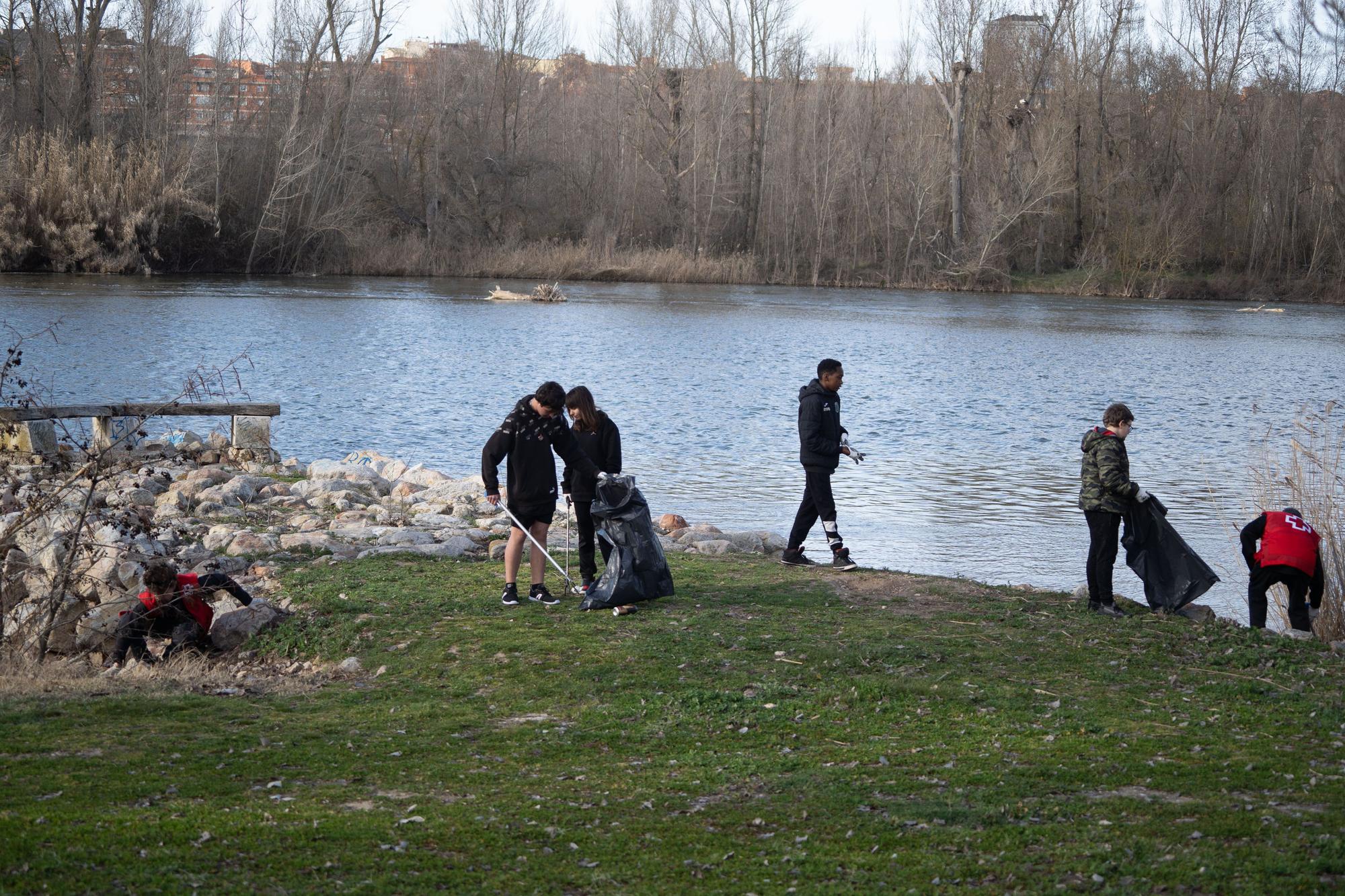 GALERÍA | Así ha sido la recogida de basura en las orillas del Río Duero