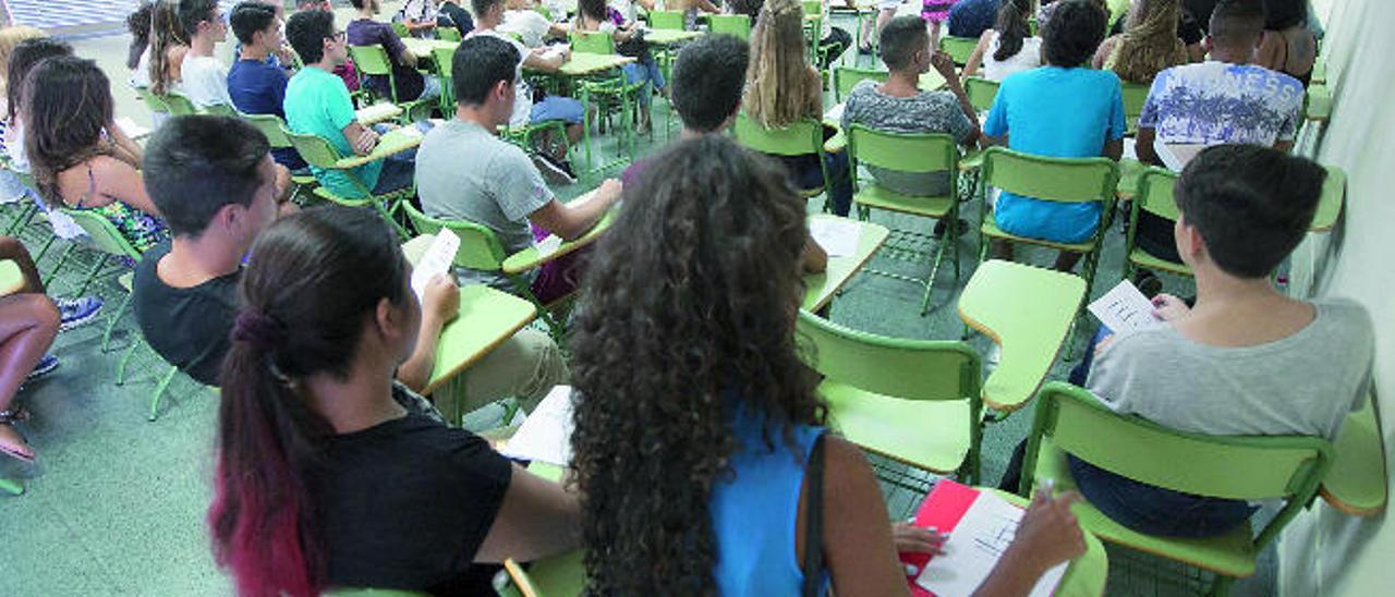 Las oposiciones docentes, en el aire