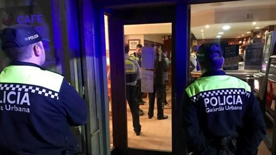 Operatiu contra el tràfic de droga en un bar conflictiu del carrer Sant Pau.