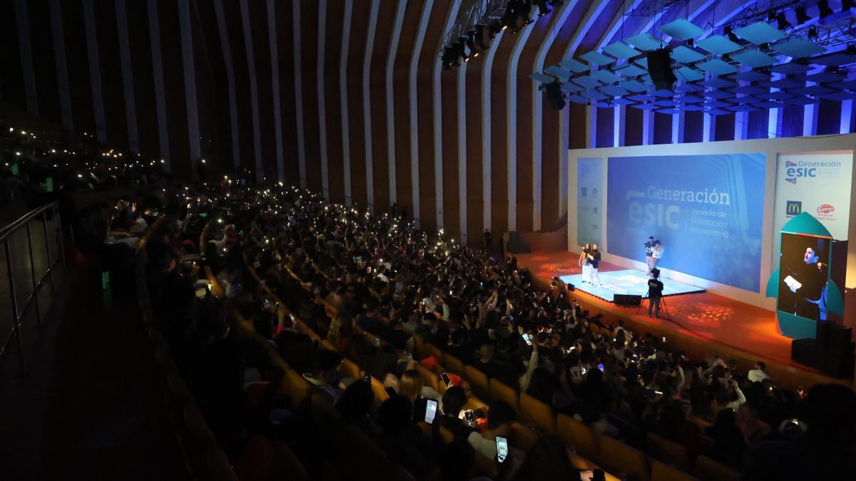 El auditorio del Palau de les Arts albergó a más de 1.000 estudiantes.