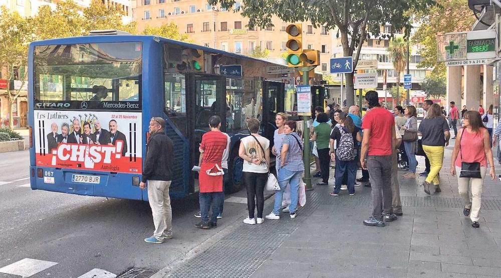 11 heridos por un frenazo de un bus de la EMT al intentar evitar una colisión