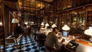 L’Ateneu Barcelonès atrau ‘expats’ àvids de llengua i cultura catalana