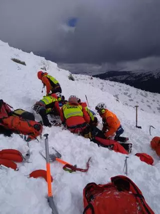 Herido leve un esquiador de 25 años en un alud en la ladera sur de Peñalara