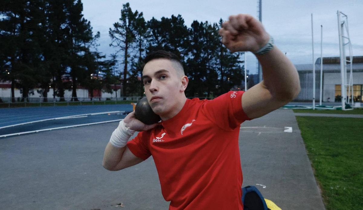 Pablo Jeremías realiza un lanzamiento.