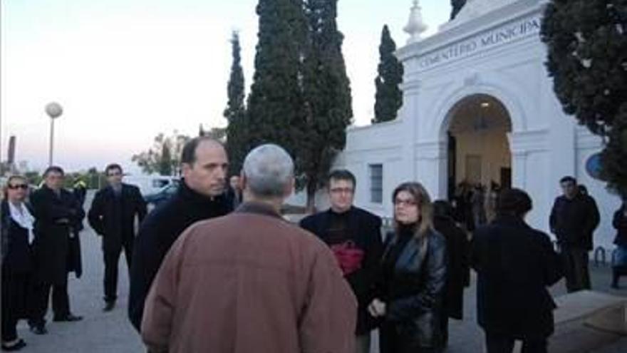 Amplían el horario del cementerio