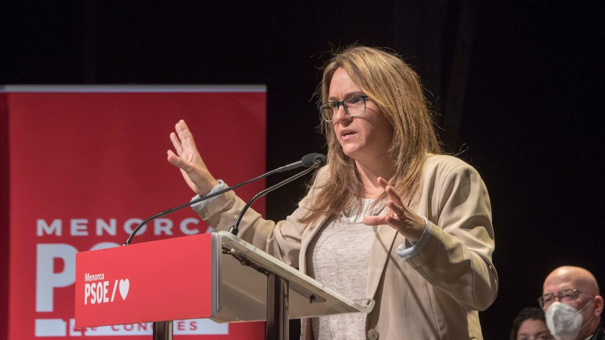 La socialista Susana Mora fue reelegida ayer como secretaria general del PSOE de Menorca.