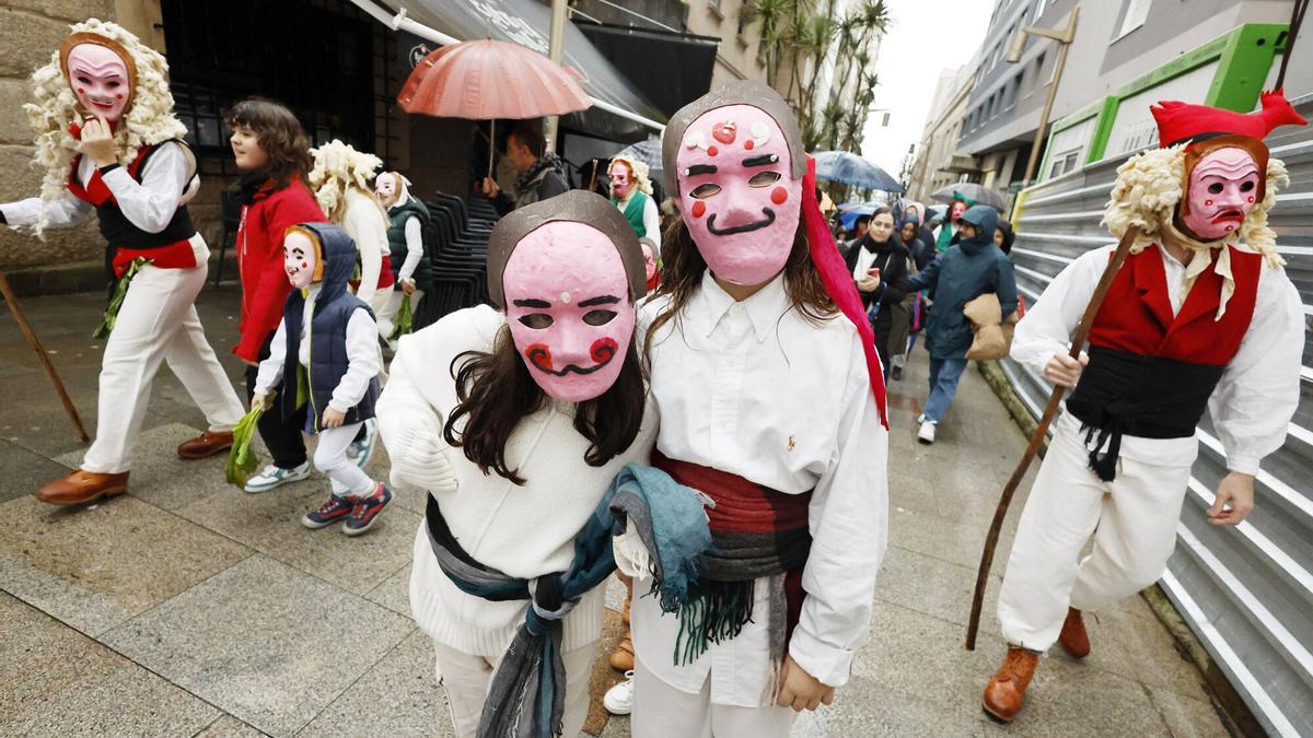 El carnaval arranca en Vigo con la Merdeirada Cativa.
