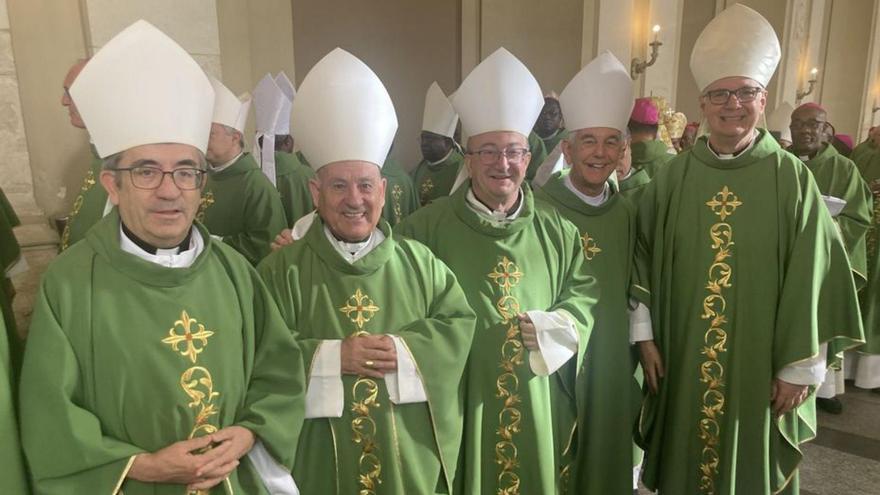 El bisbe de Solsona entre altres membres del sínode | BISBAT DE SOLSONA