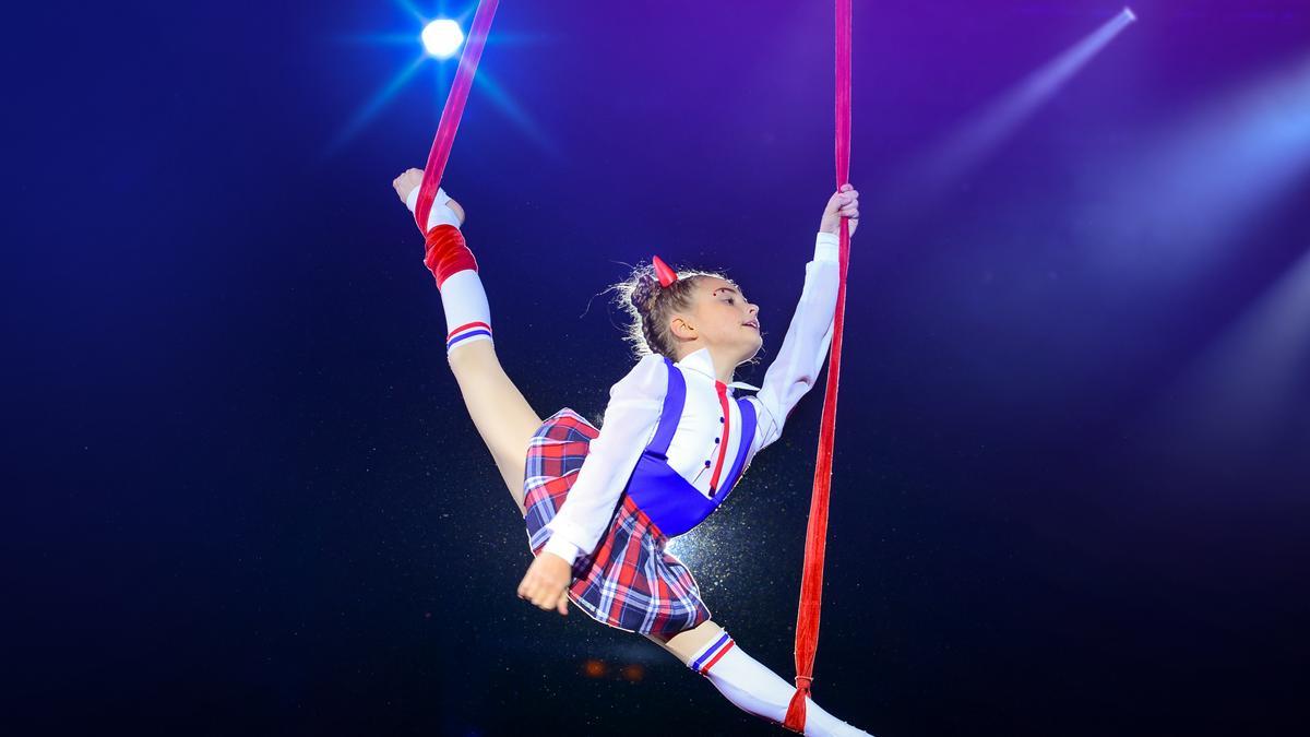 La jove ucraïnesa Nicole taranenko amb les cintes aèries.