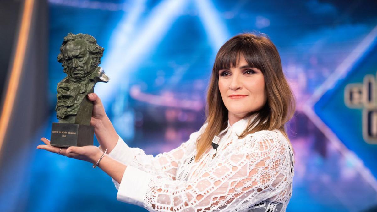 Rozalén muestra su Goya en 'El hormiguero'