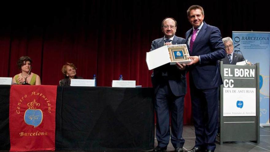 El Centro Asturiano de Barcelona premia a Otea