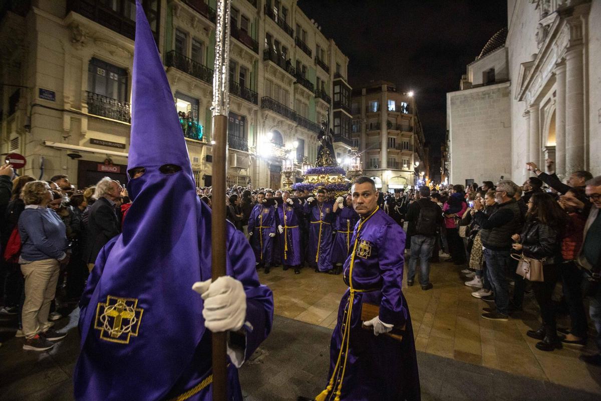 Pasión en la procesión de Nuestro Padre Jesús en la Concatedral de San Nicolás de Alicante