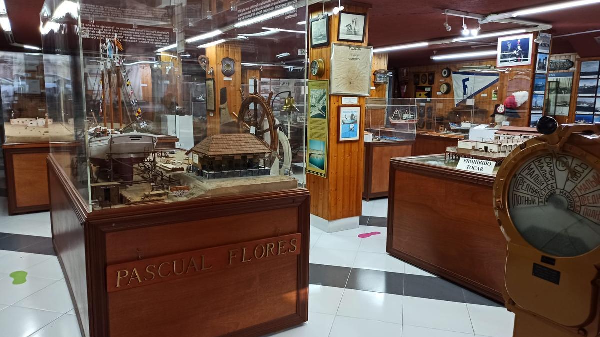 Sala de exposición principal del museo situado en un semisótano donde confluyen los fondos sin ningún tipo de criterio criterio o proyecto museográfico