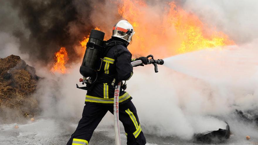 Bombero, una oposición que no suele exigir el bachillerato.