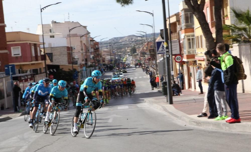 Ambiente a la salida y la llegada de la Vuelta Ciclista a Murcia