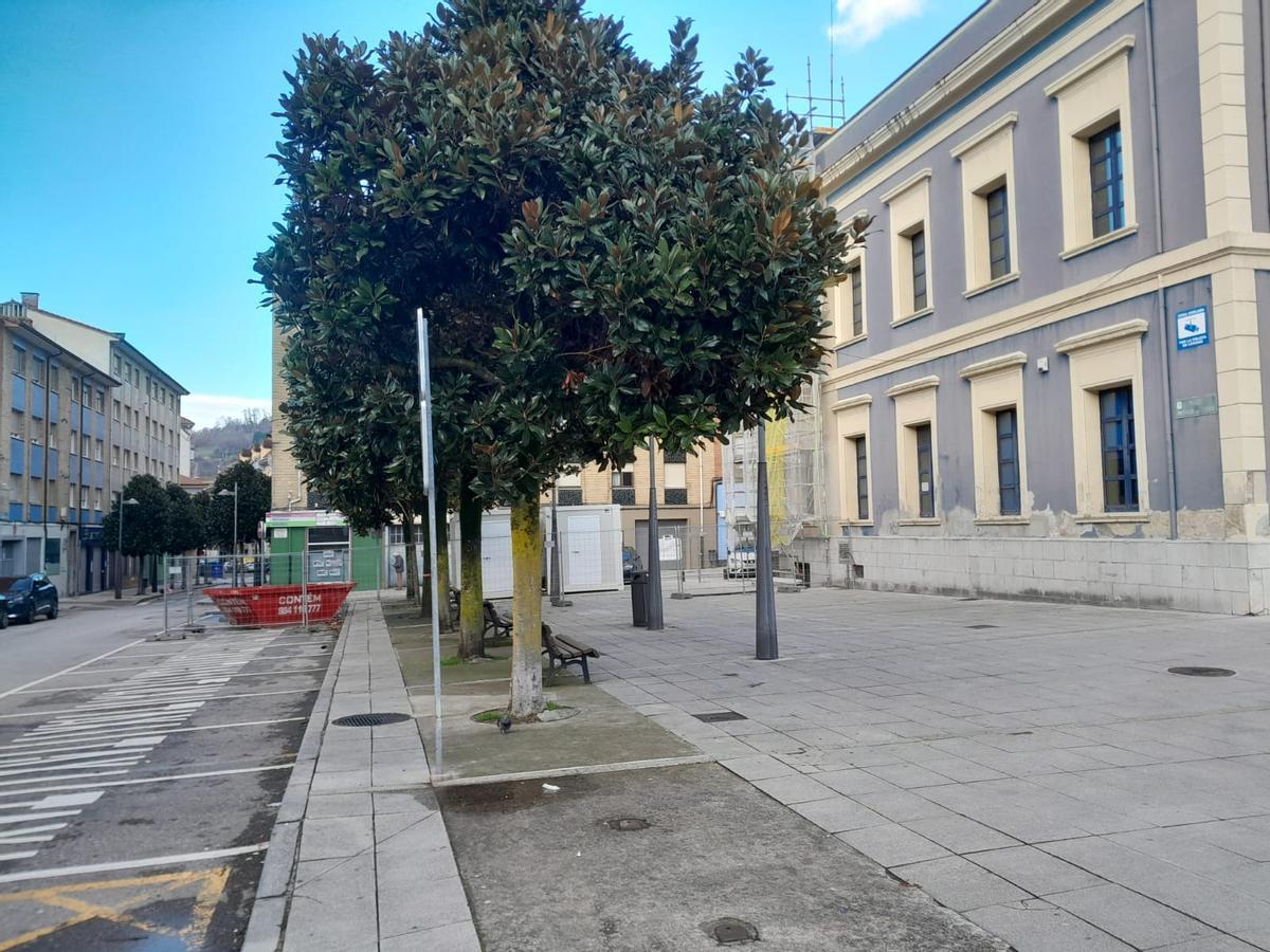 La parte trasera del Ayuntamiento de Laviana.