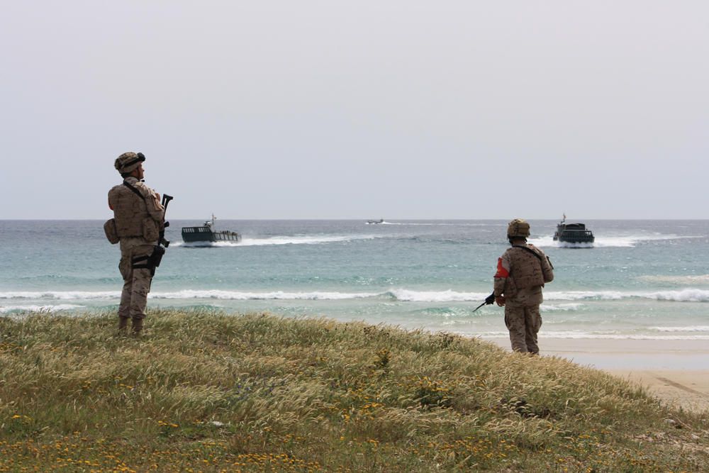 Desembarco con el 'puño ofensivo' de la Armada.