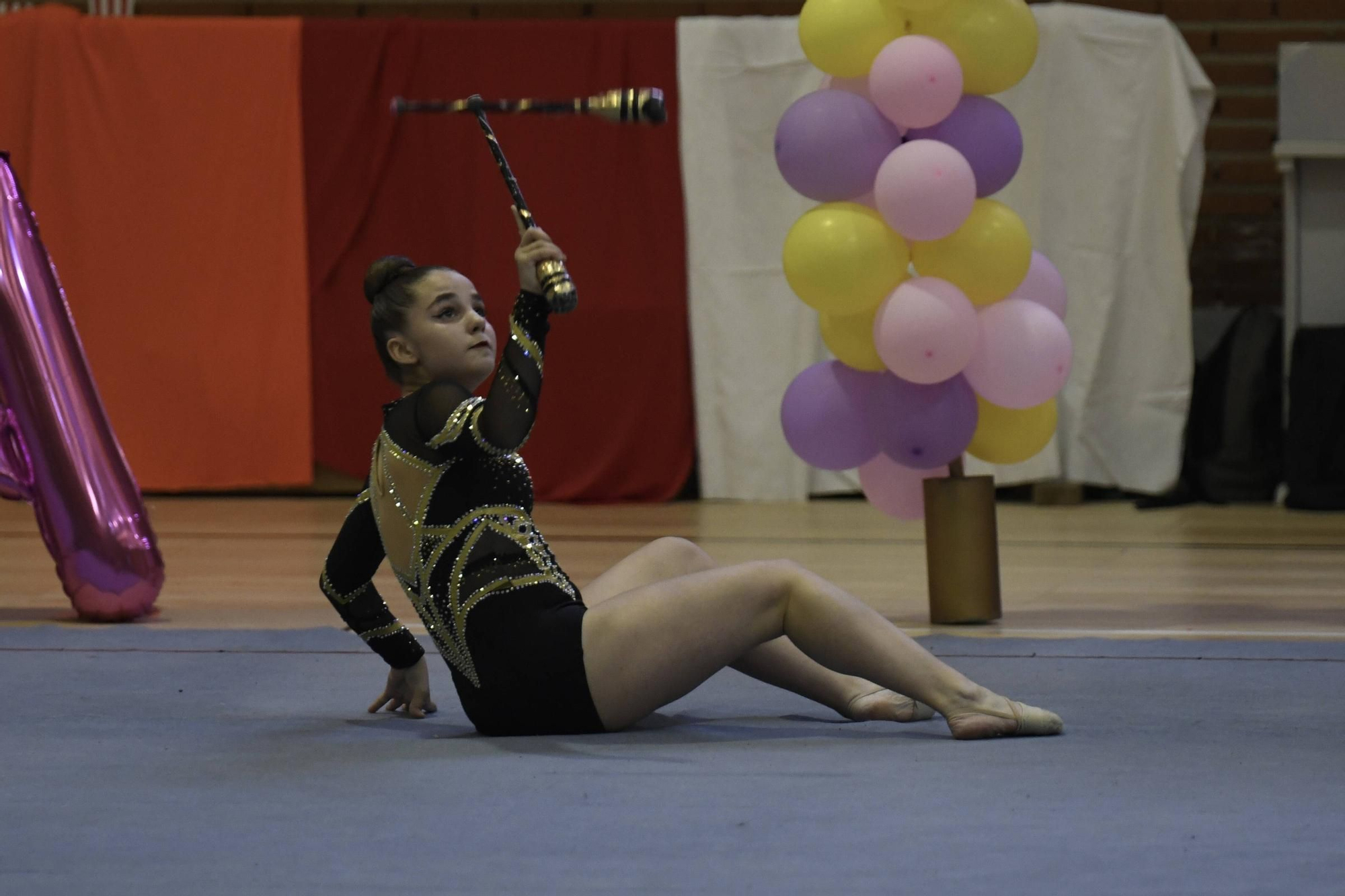GALERÍA | Las gimnastas del Rítmica Mapecca exhiben su talento en el Manuel Camba