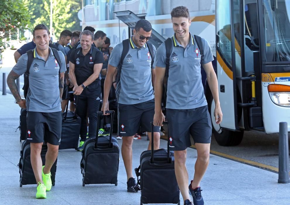 El equipo vigués despega desde Peinador para arrancar la gira italiana, que dirará diez días y en la que se enfrentará a Fiorentina, Pisa, Pescara, Milan y Sassuolo