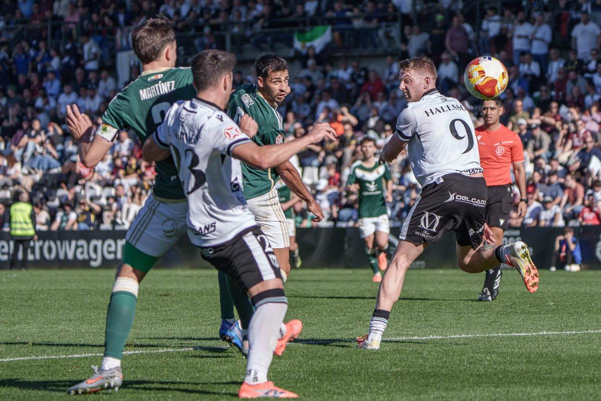 Fotogalería | El derbi Mérida-Cacereño, en imágenes